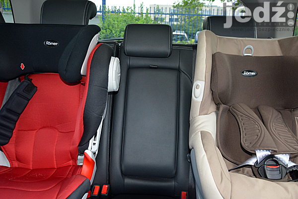 BEZPIECZEŃSTWO DZIECI | Trzecie dziecko na kanapie - Renault Koleos facelifting 2013